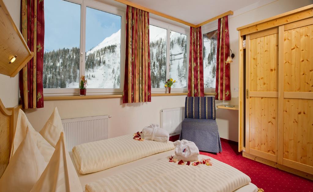 Hotel & Appartement Auerhahn Обертауэрн Номер фото
